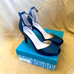 Pashion Footwear – Jocelyn Convertible Heels in Black Leather (Size 9)